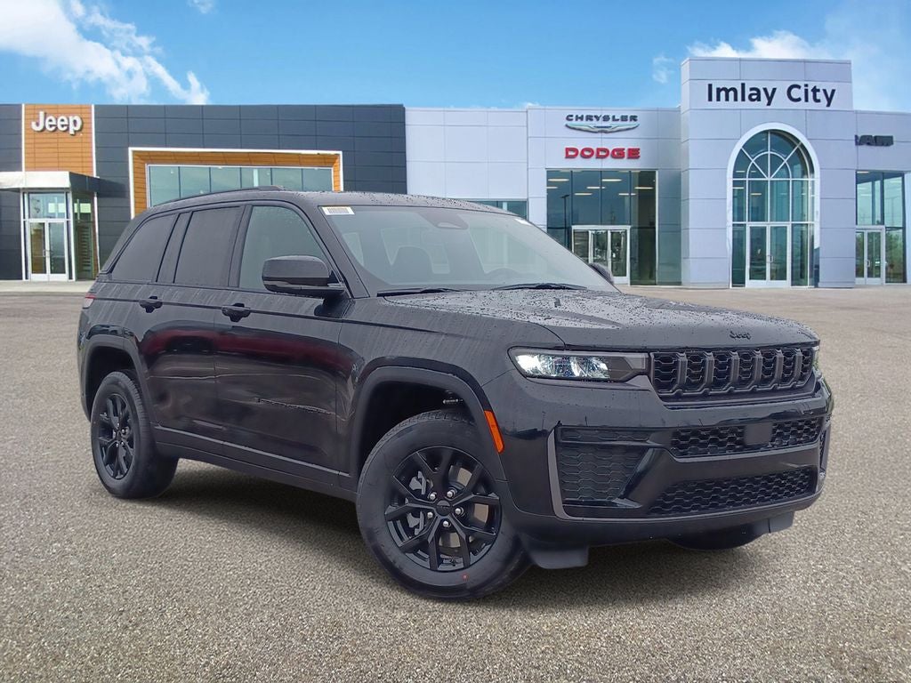 2026 Jeep Grand Cherokee GRAND CHEROKEE LAREDO ALTITUDE 4X4 in Diamond Black Crystal Pearl-Coat Exterior Paint — front three-quarter view