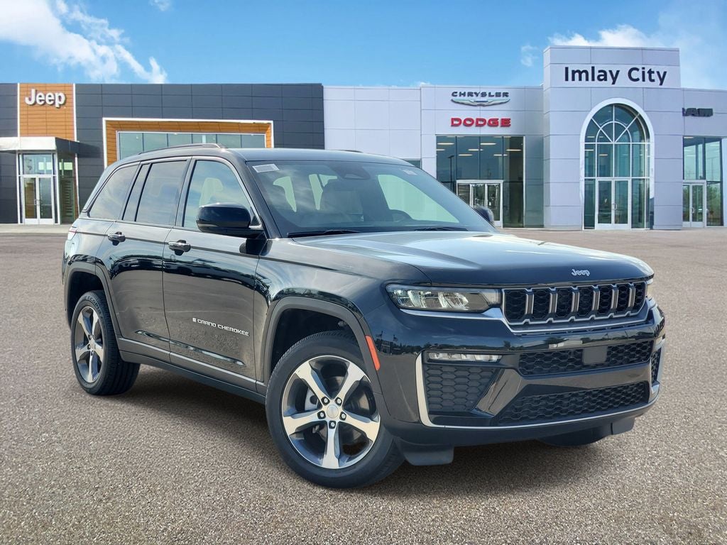2026 Jeep Grand Cherokee GRAND CHEROKEE LIMITED 4X4 in Diamond Black Crystal Pearl-Coat Exterior Paint — front three-quarter view