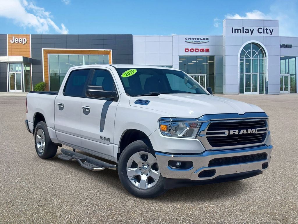 2019 RAM 1500 Big Horn/Lone Star Crew Cab 4x4 5'7' Box in Bright White Clearcoat — front three-quarter view