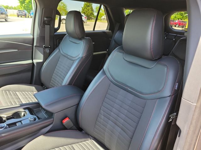 2025 Ford Explorer — detail view